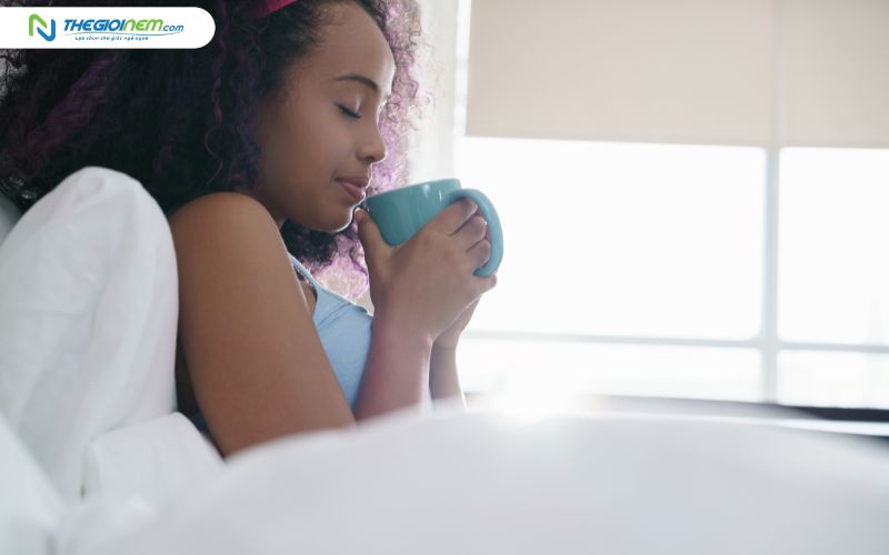 Buổi sáng tuyệt vời với ly cà phê 